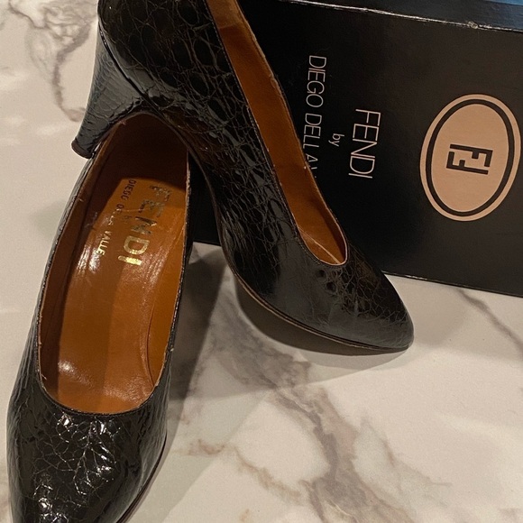 Vintage FENDI crocodile pointed toe heels - Picture 2 of 8